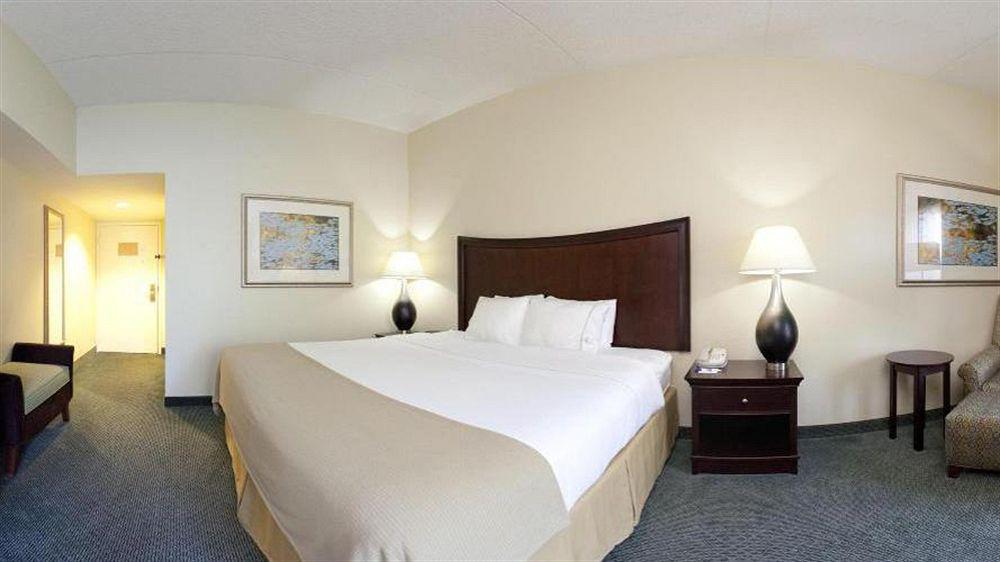 Holiday Inn Express Indianapolis Airport By Ihg Plainfield Exterior photo