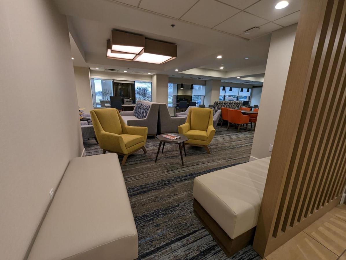 Holiday Inn Express Indianapolis Airport By Ihg Plainfield Exterior photo