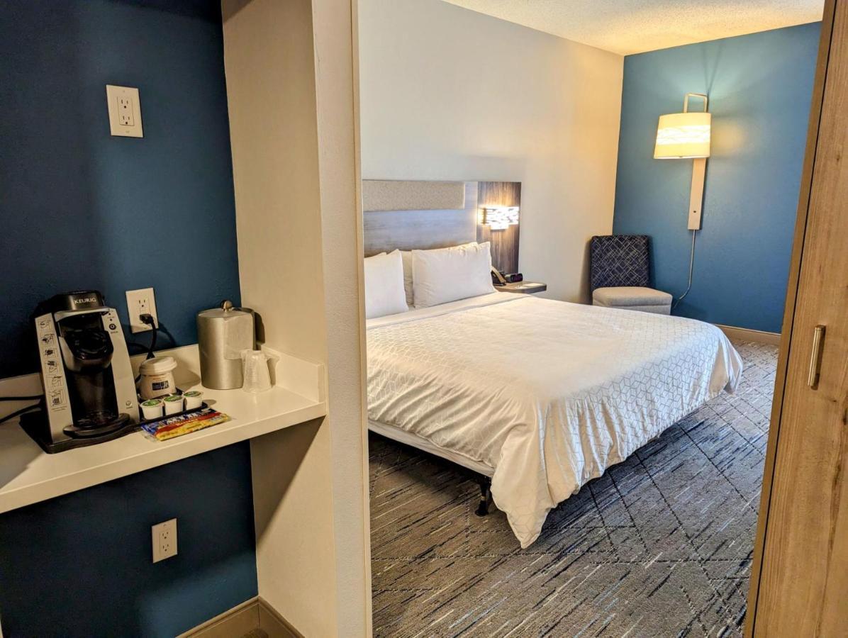 Holiday Inn Express Indianapolis Airport By Ihg Plainfield Exterior photo