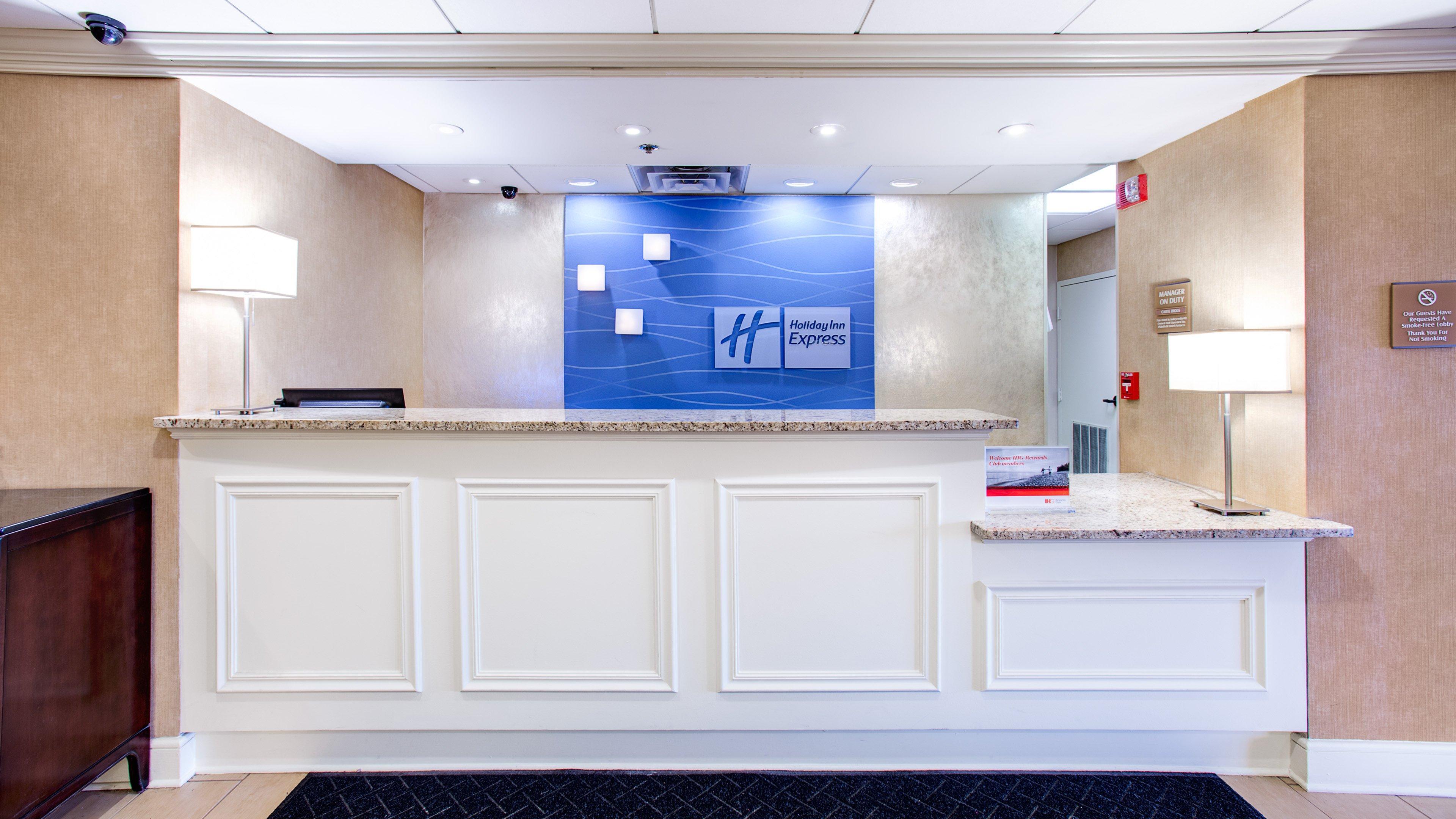 Holiday Inn Express Indianapolis Airport By Ihg Plainfield Exterior photo