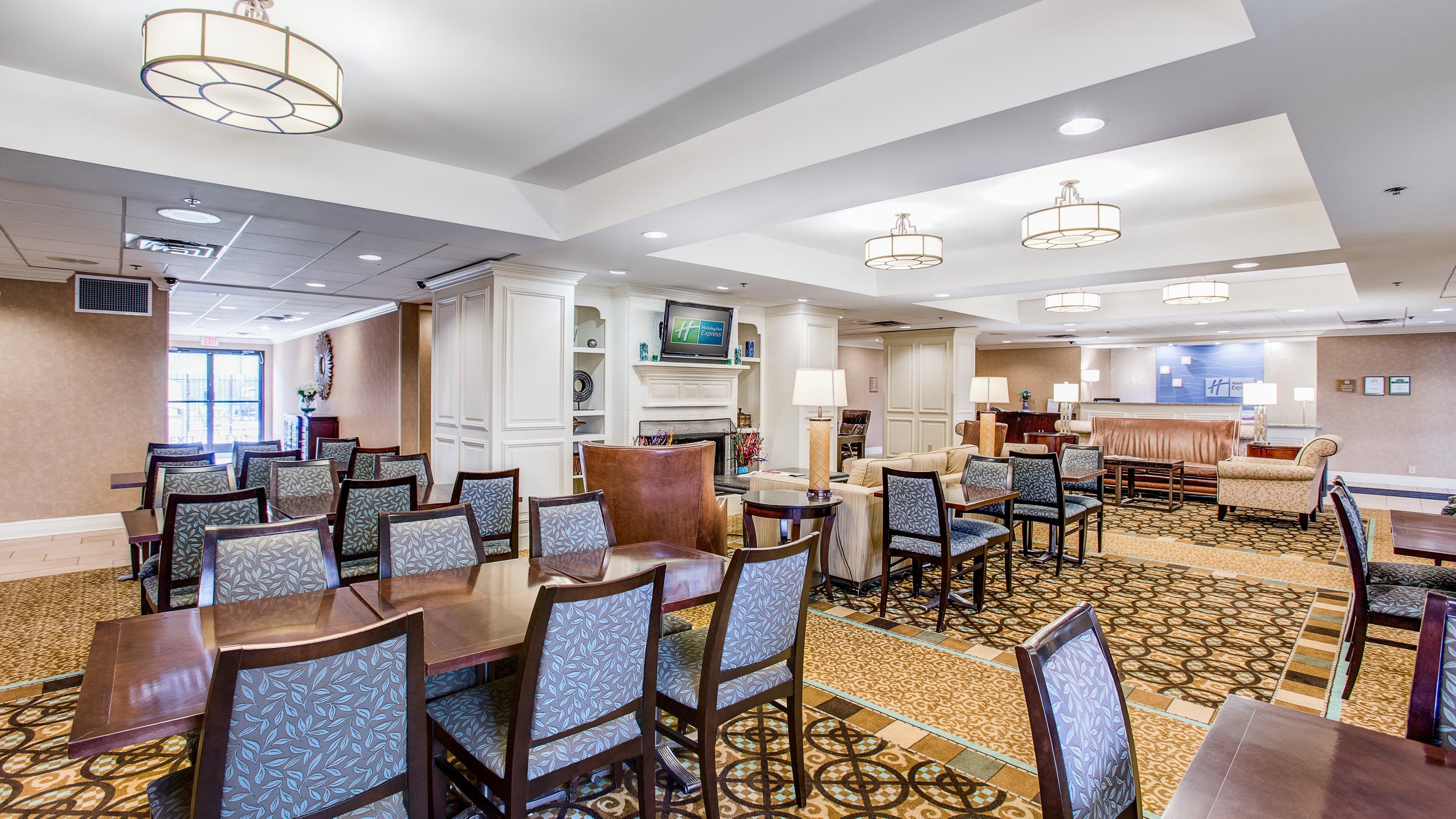 Holiday Inn Express Indianapolis Airport By Ihg Plainfield Exterior photo