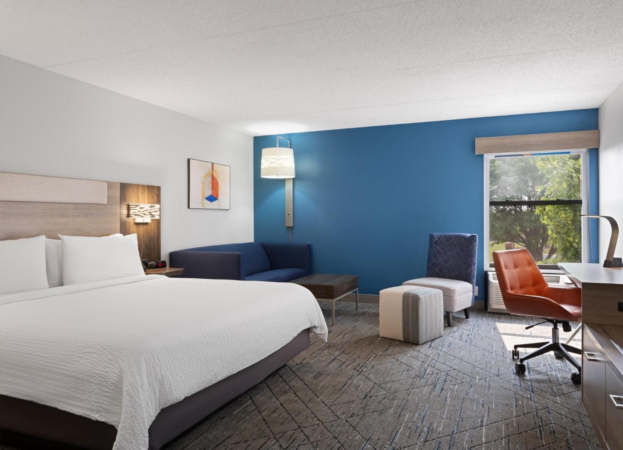 Holiday Inn Express Indianapolis Airport By Ihg Plainfield Exterior photo