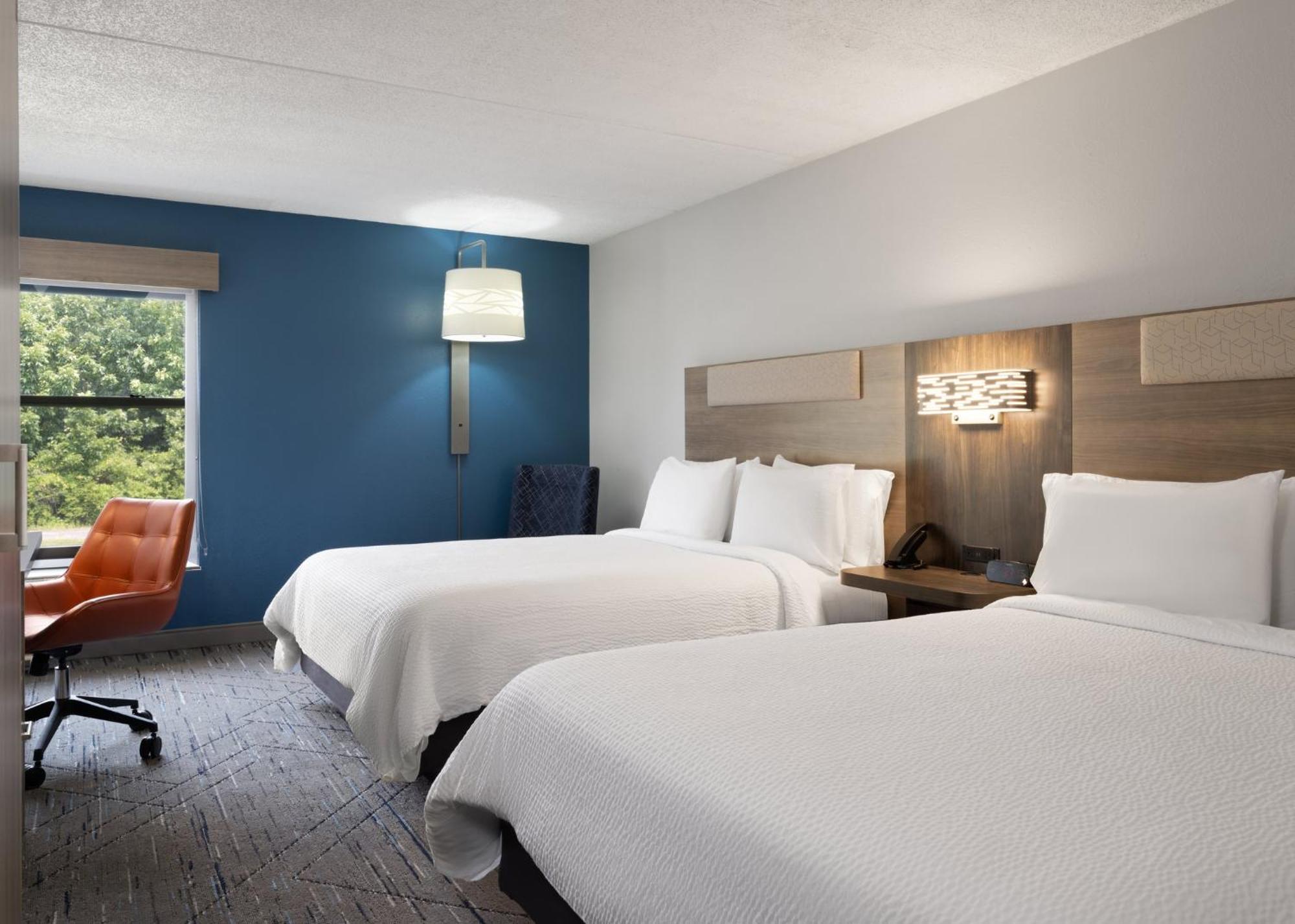 Holiday Inn Express Indianapolis Airport By Ihg Plainfield Exterior photo