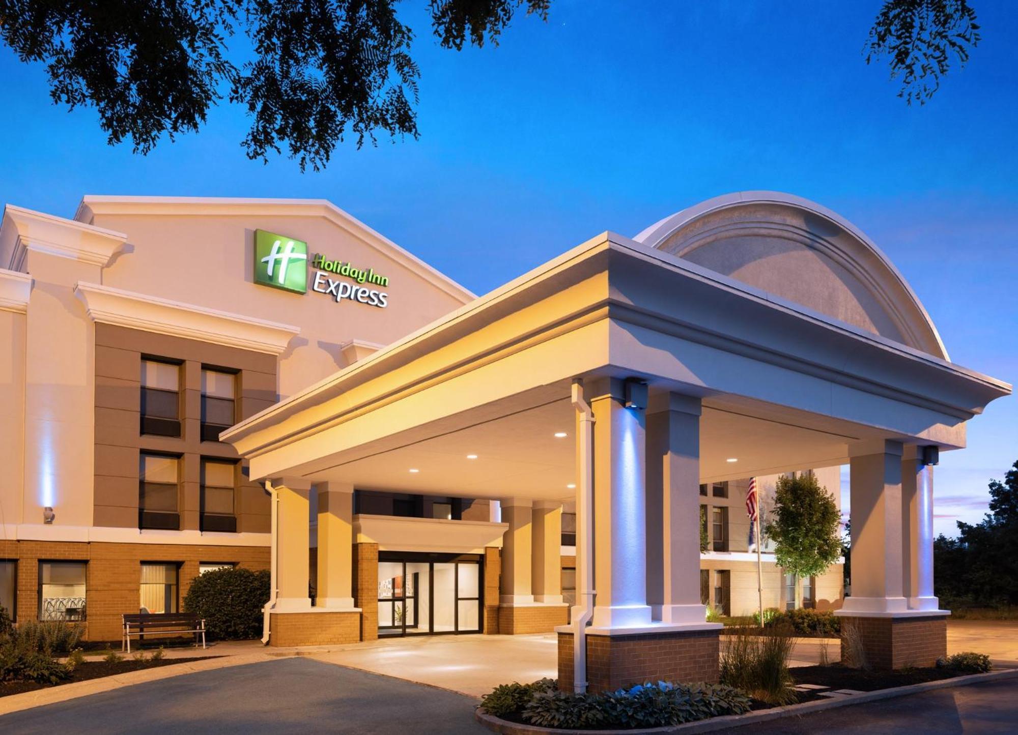 Holiday Inn Express Indianapolis Airport By Ihg Plainfield Exterior photo