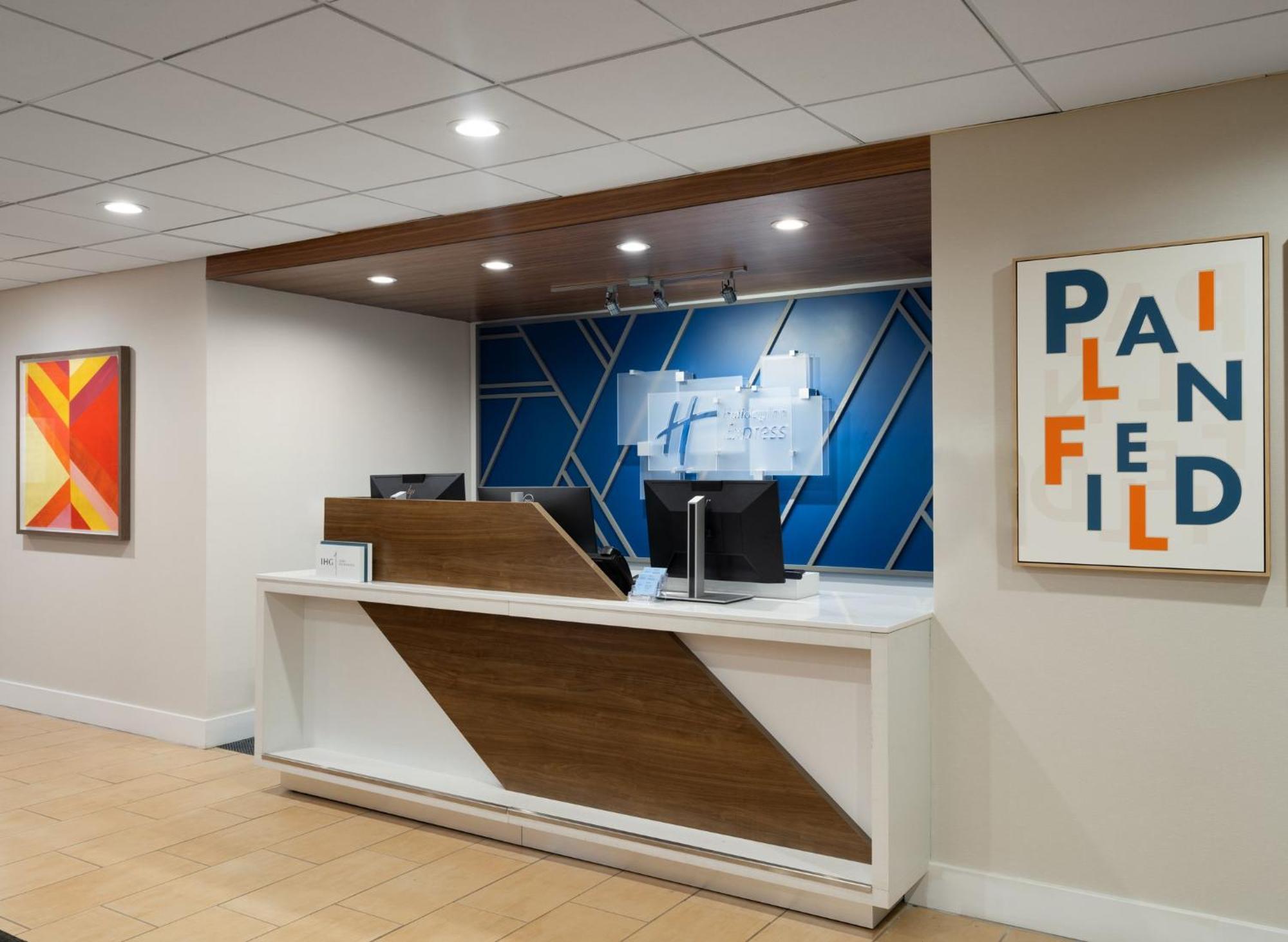 Holiday Inn Express Indianapolis Airport By Ihg Plainfield Exterior photo